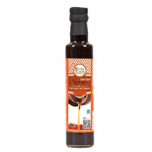 „Creta Carob Raw“ karobų sirupas stikliniame butelyje.